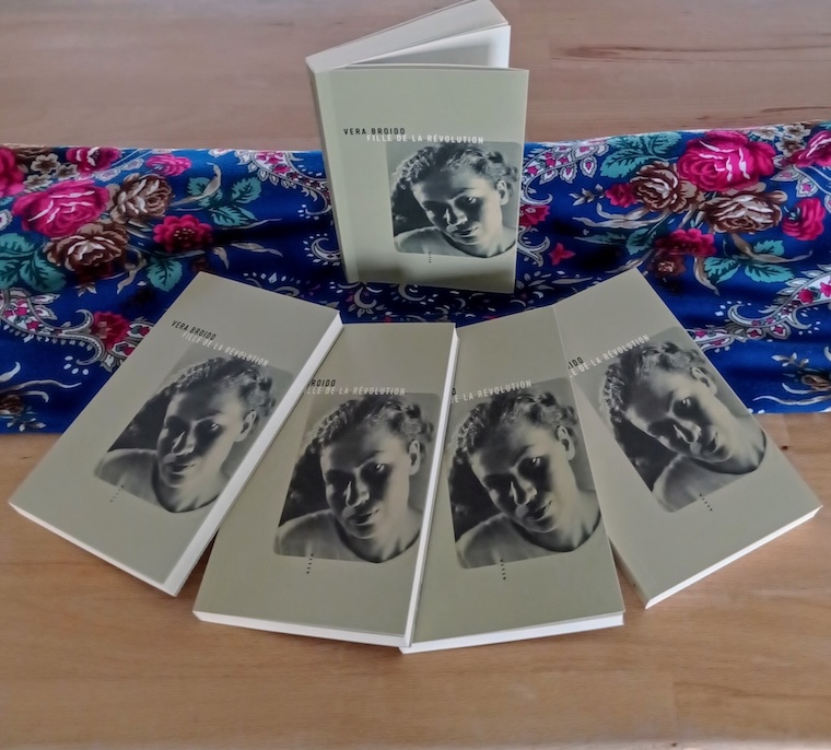 Обложка для Мария Маталаев переводит «Дочь революции»