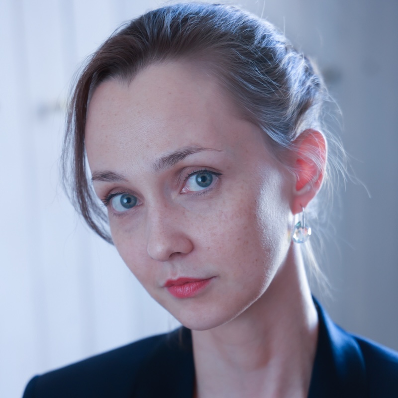 Фотография Марии Маталаев в книжном магазине в Байонне.